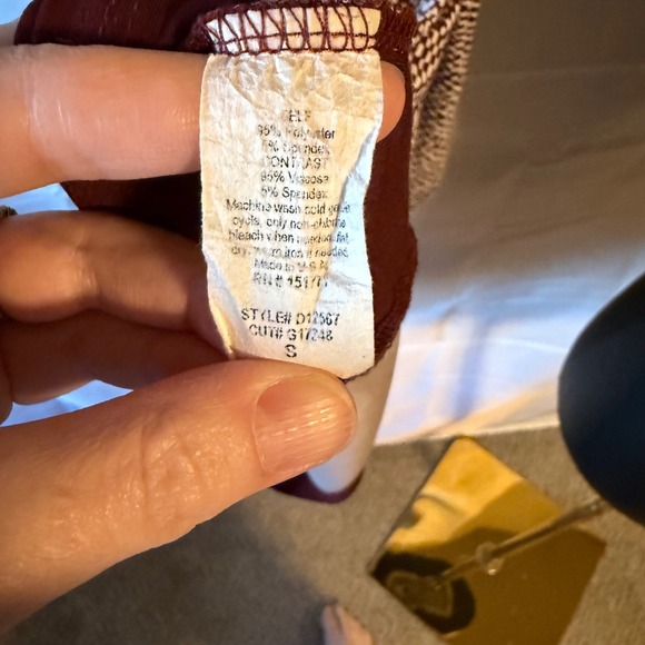 GILLI Women Wrap Dress Burgundy White Print 3/4 Sleeve V Neck Knee Length Size S - Picture 5 of 8